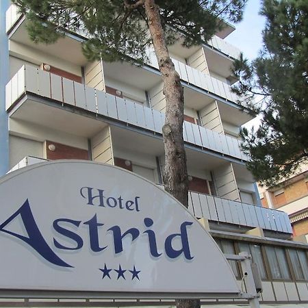 Hotel Astrid Червия Екстериор снимка
