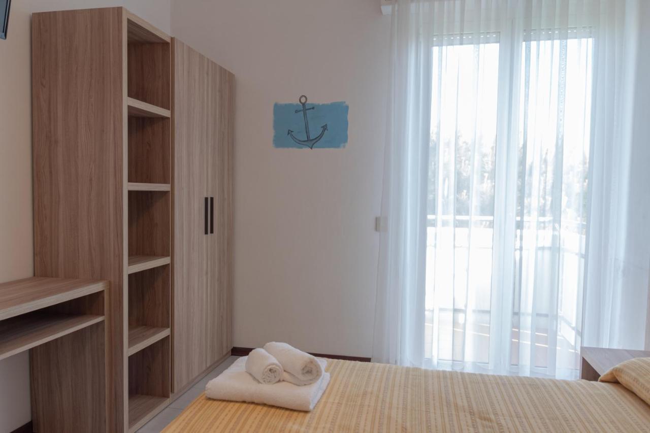 Hotel Astrid Червия Екстериор снимка