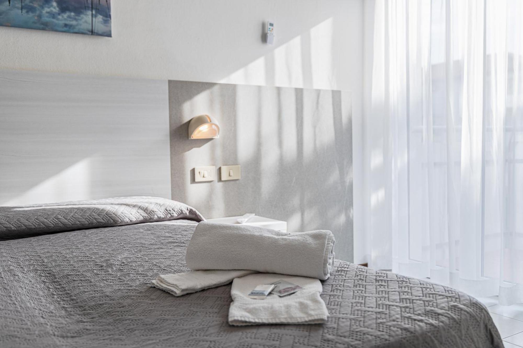 Hotel Astrid Червия Екстериор снимка