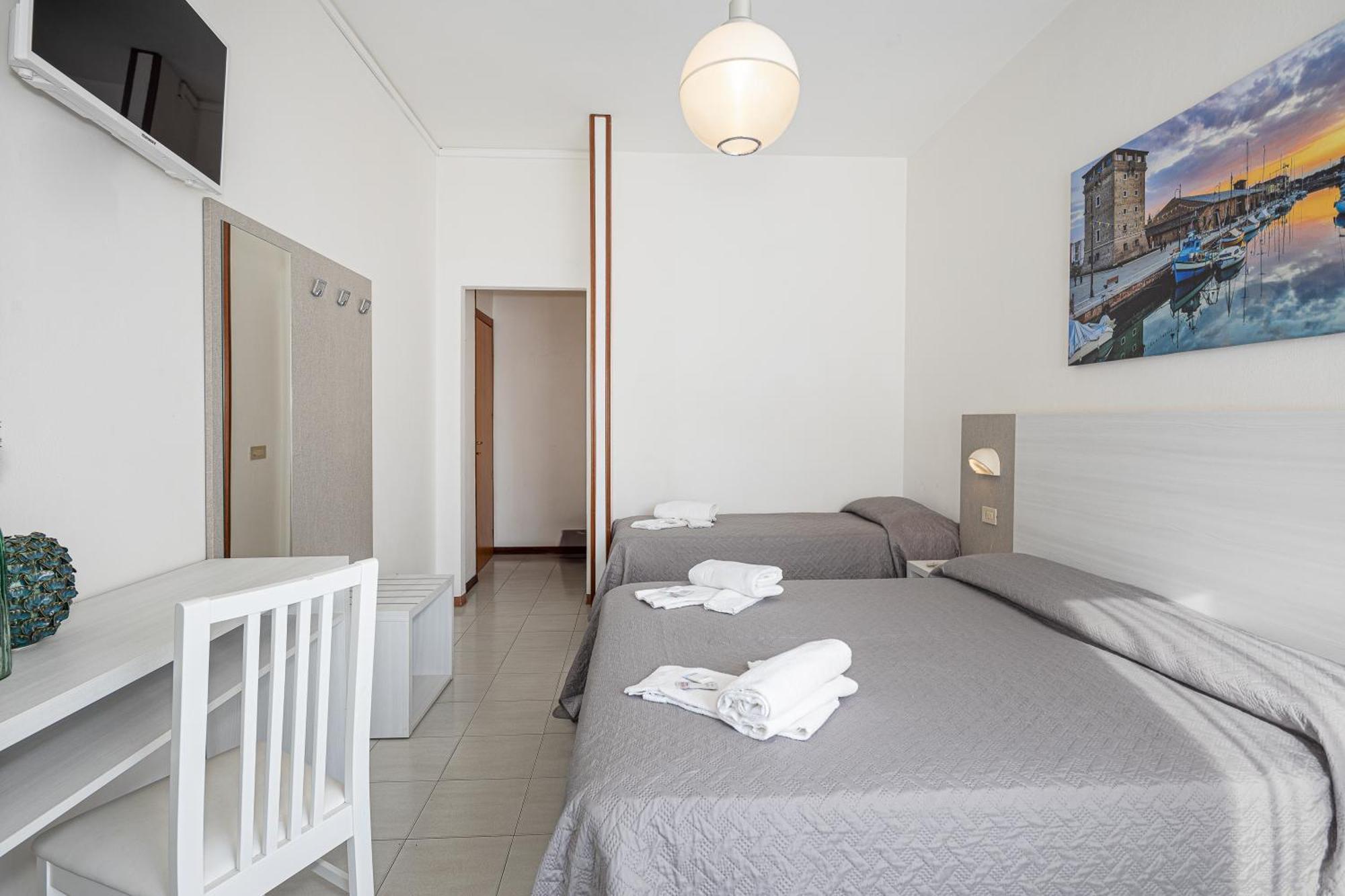 Hotel Astrid Червия Екстериор снимка