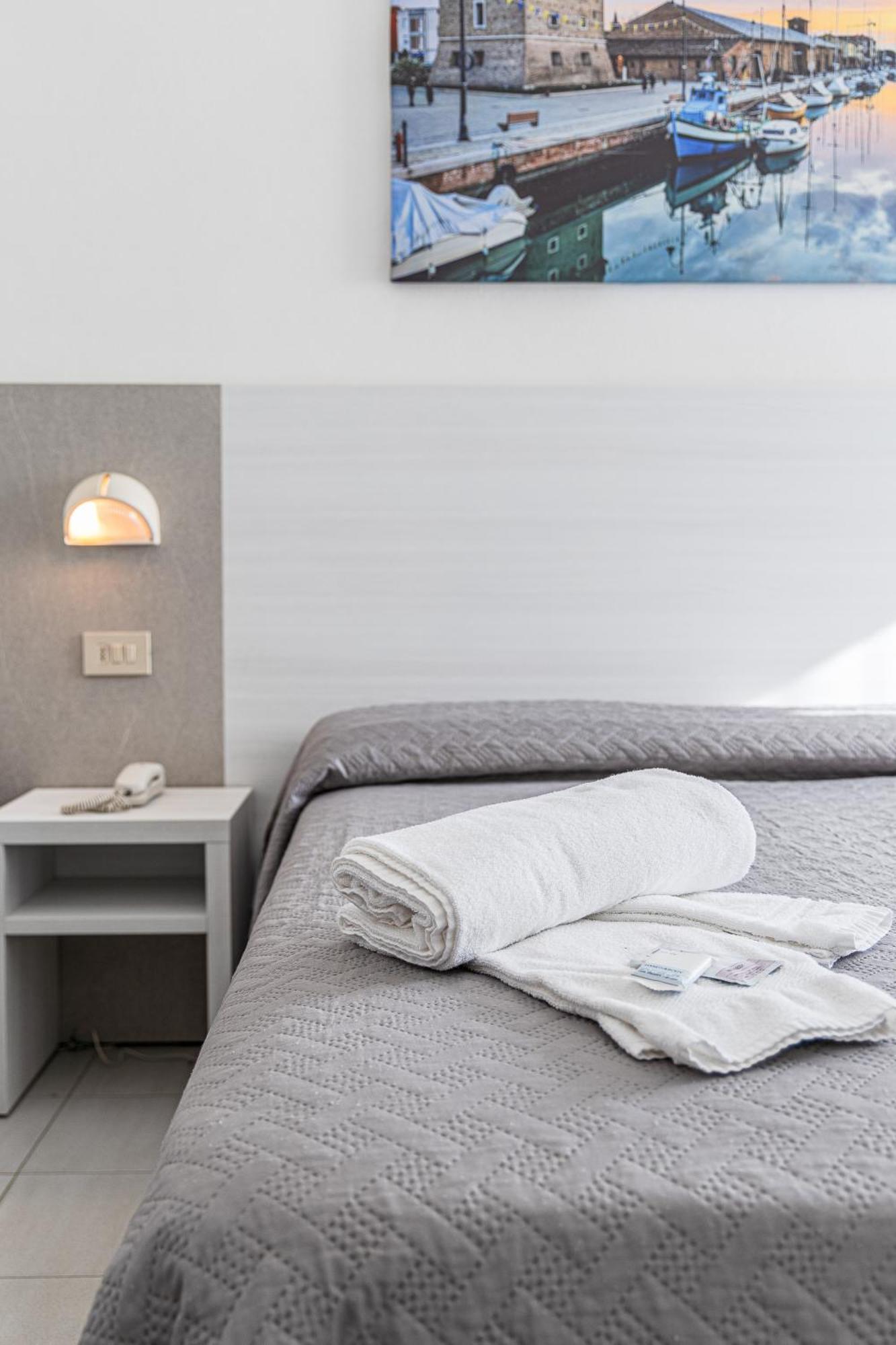 Hotel Astrid Червия Екстериор снимка