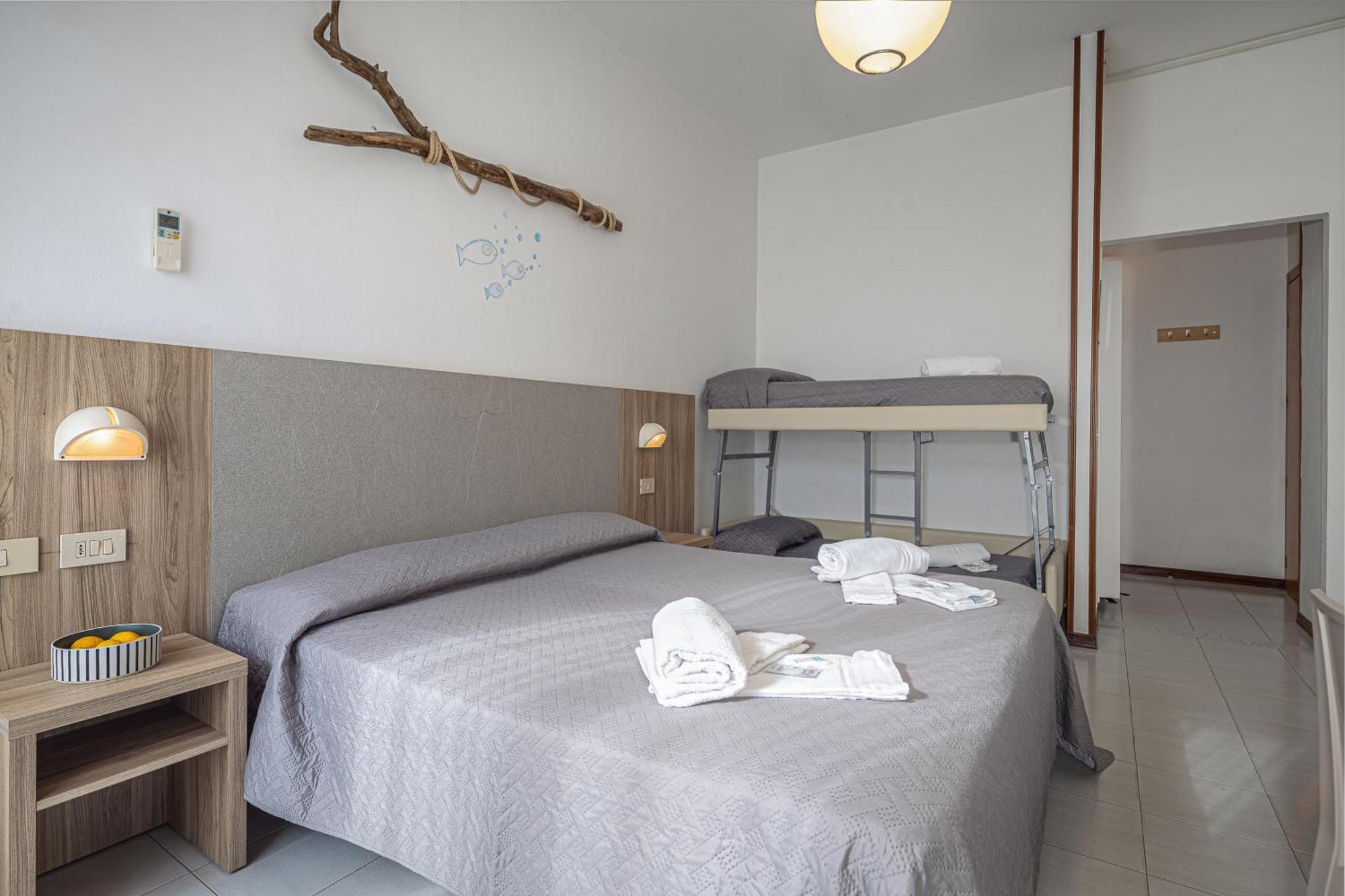 Hotel Astrid Червия Екстериор снимка