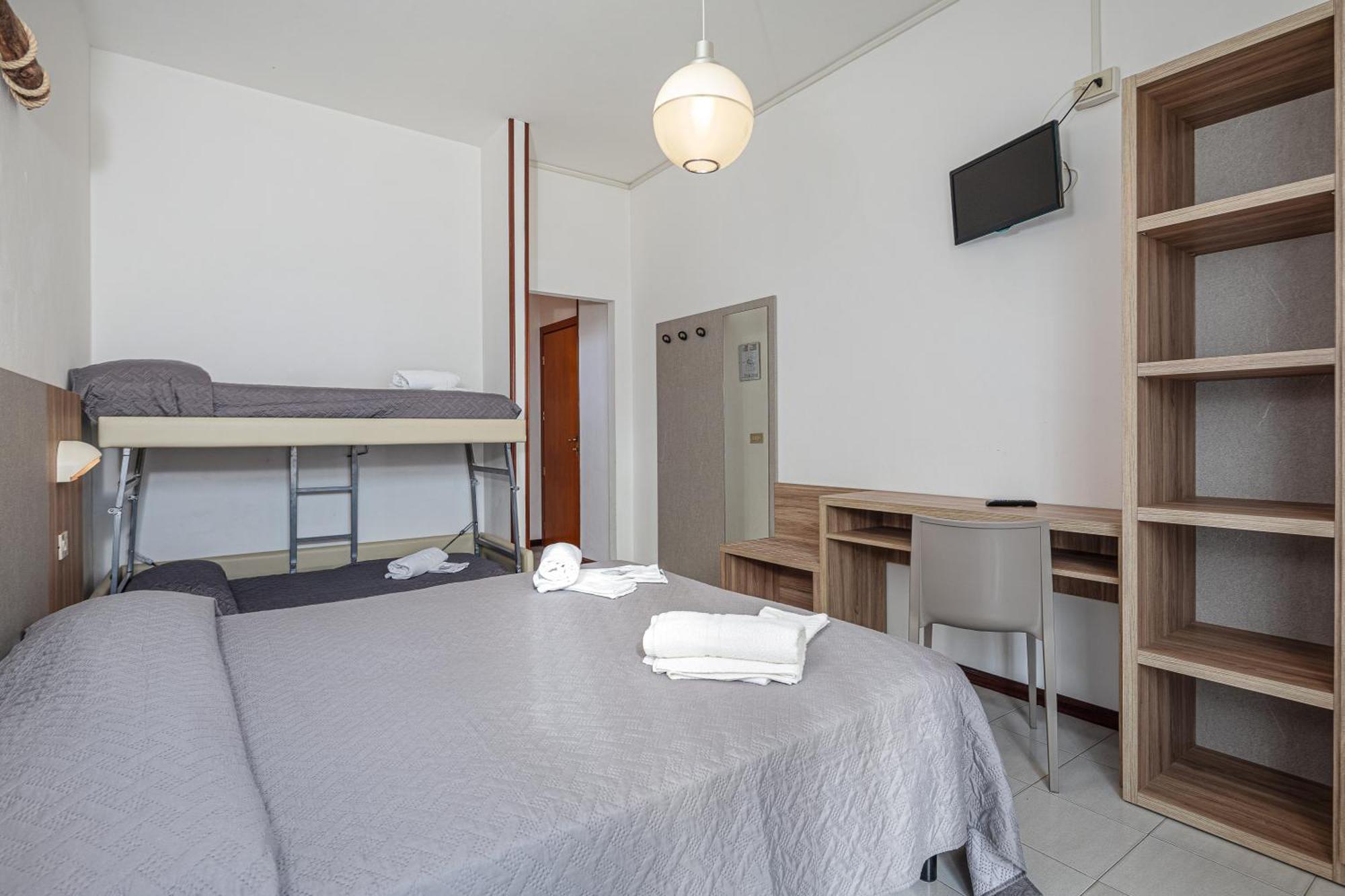 Hotel Astrid Червия Екстериор снимка