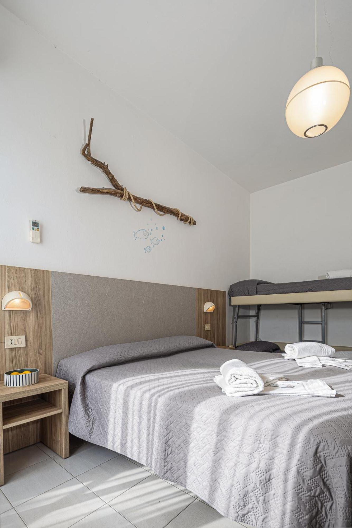 Hotel Astrid Червия Екстериор снимка