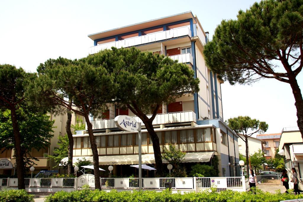 Hotel Astrid Червия Екстериор снимка