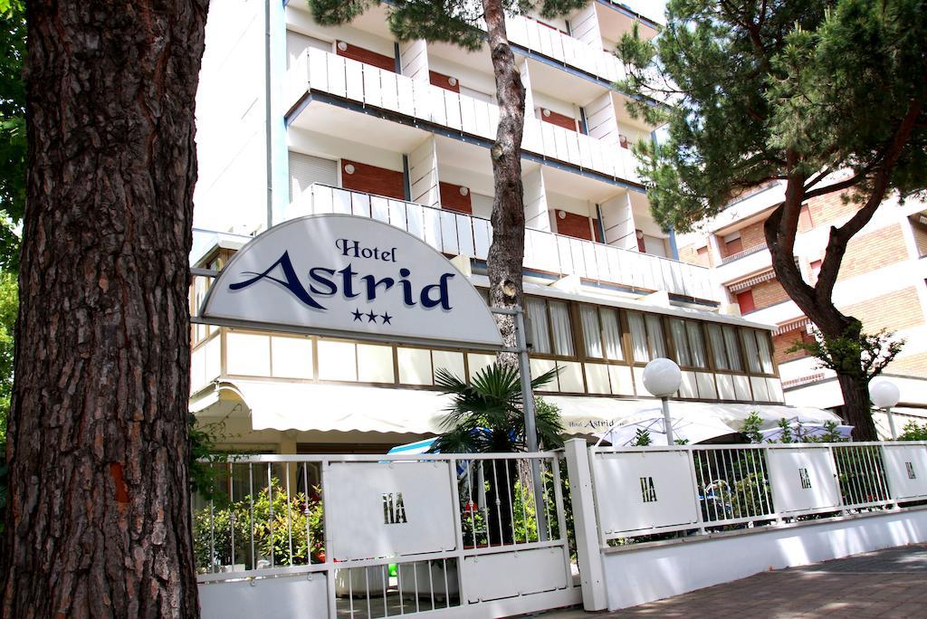Hotel Astrid Червия Екстериор снимка