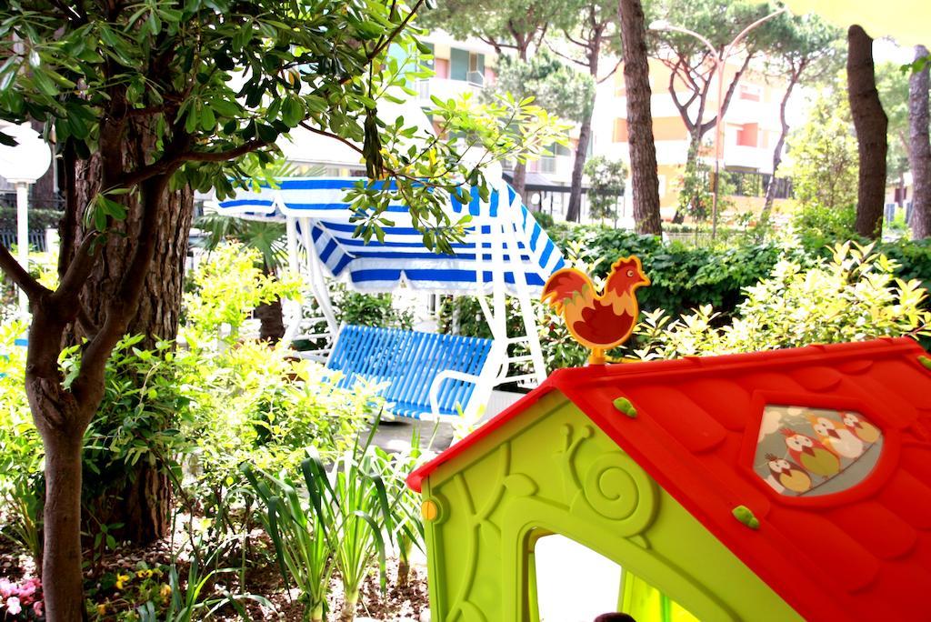 Hotel Astrid Червия Екстериор снимка