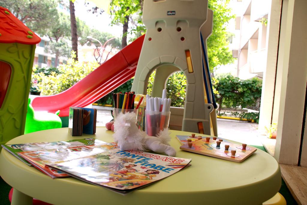 Hotel Astrid Червия Екстериор снимка