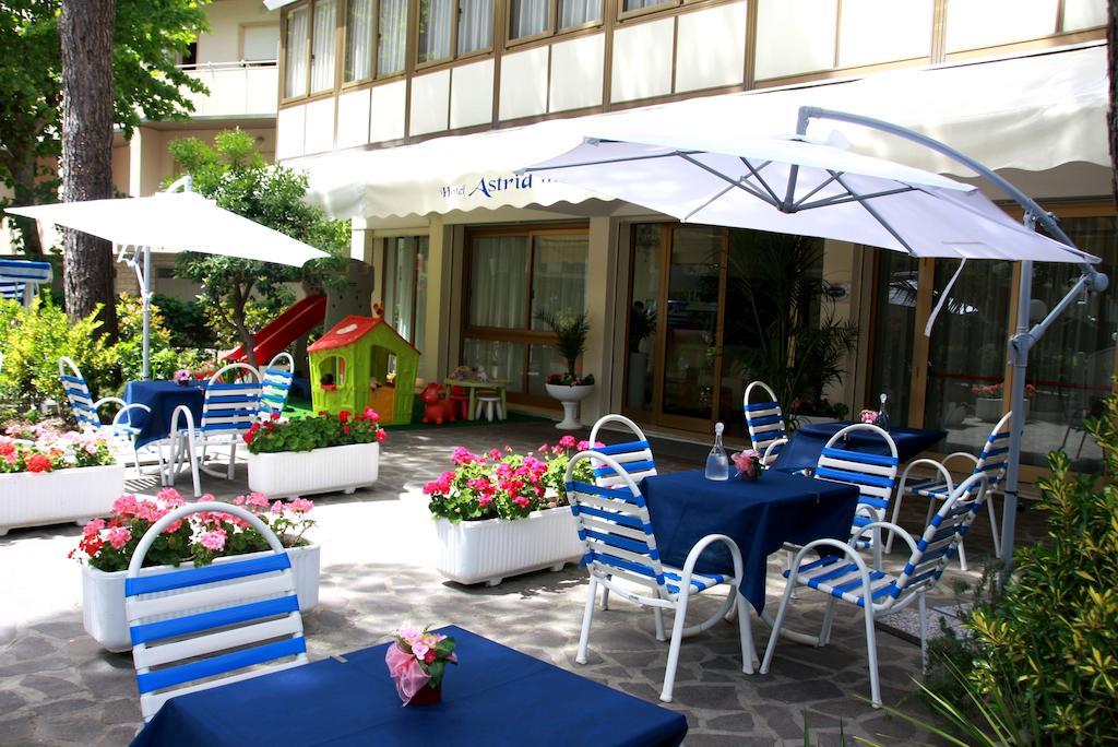 Hotel Astrid Червия Екстериор снимка