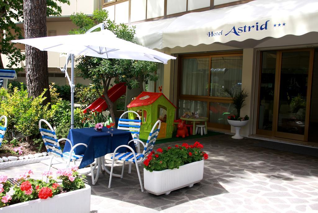 Hotel Astrid Червия Екстериор снимка
