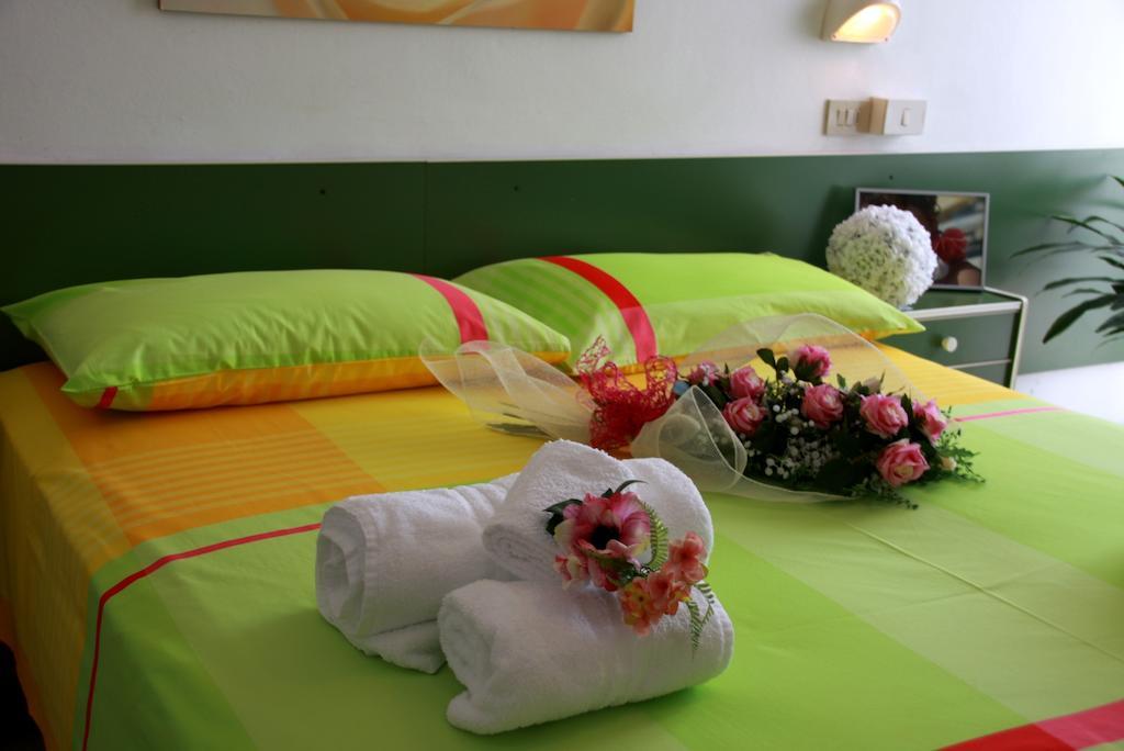 Hotel Astrid Червия Екстериор снимка