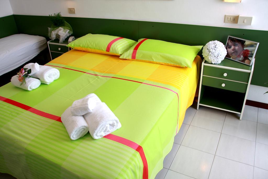 Hotel Astrid Червия Екстериор снимка