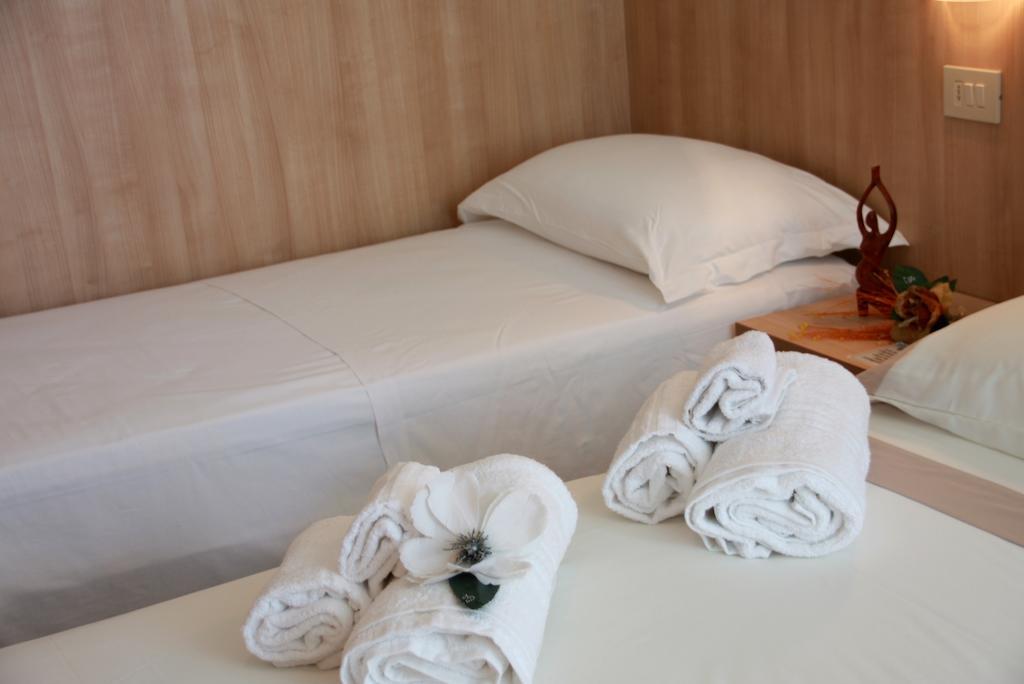 Hotel Astrid Червия Екстериор снимка