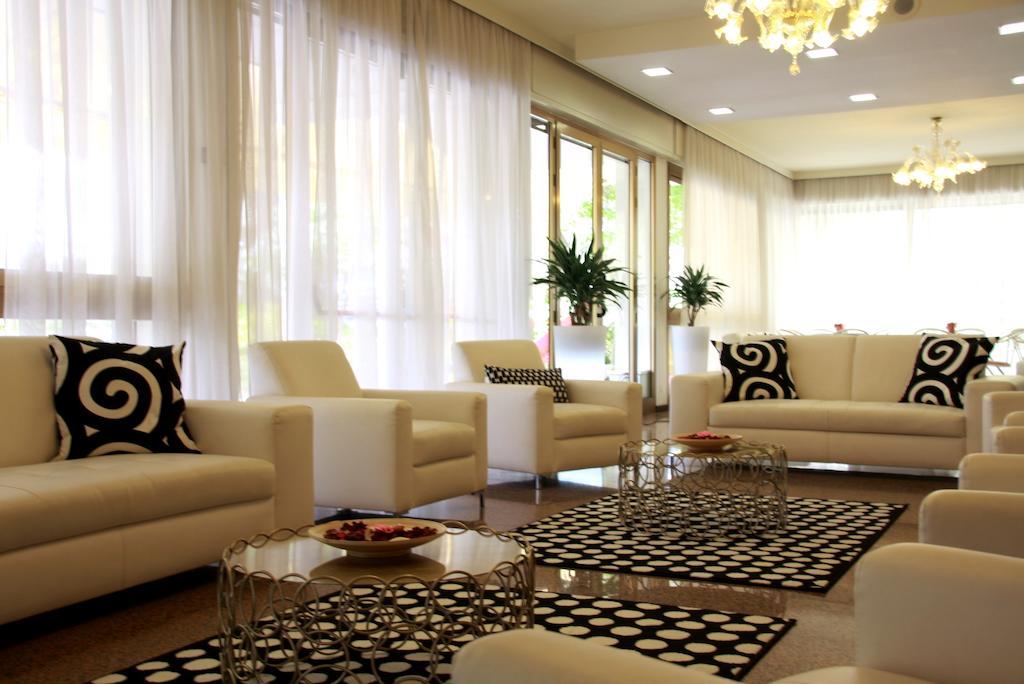 Hotel Astrid Червия Екстериор снимка