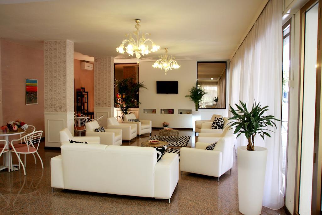 Hotel Astrid Червия Екстериор снимка