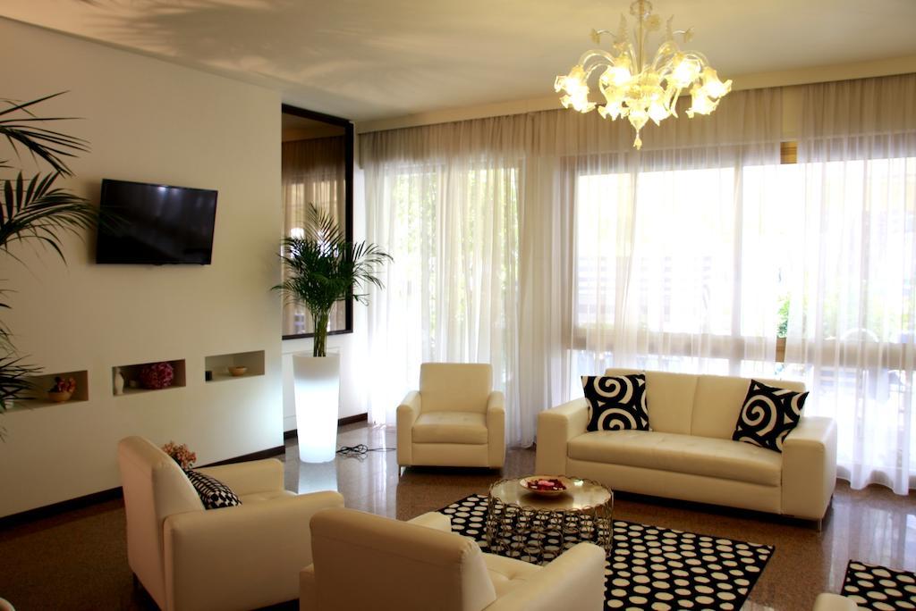 Hotel Astrid Червия Екстериор снимка
