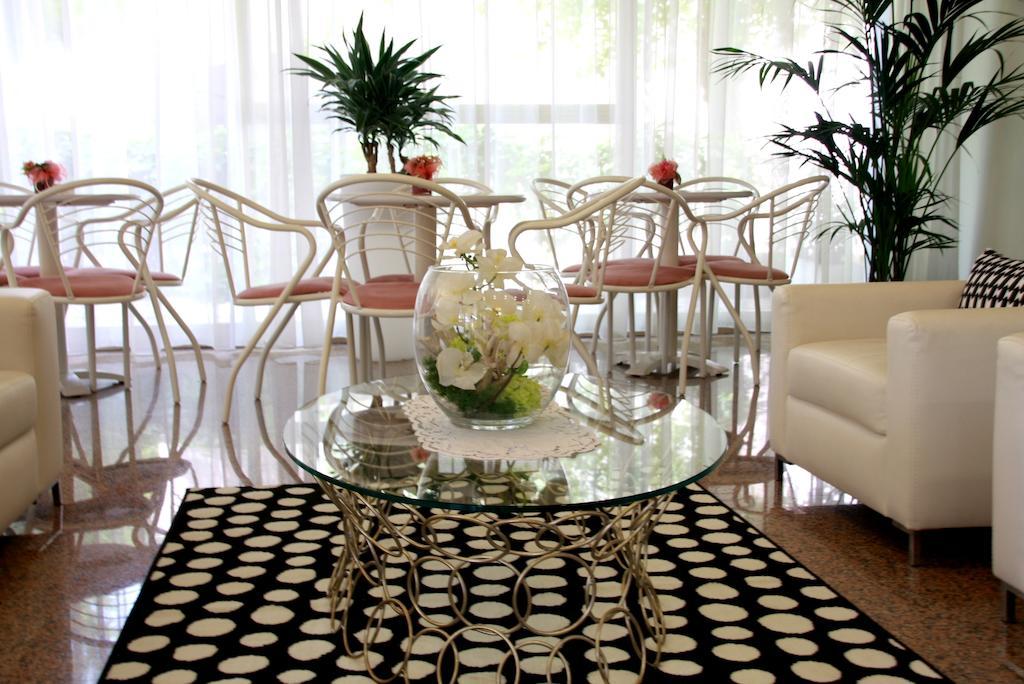 Hotel Astrid Червия Екстериор снимка