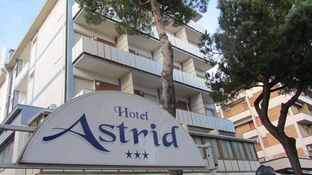 Hotel Astrid Червия Екстериор снимка